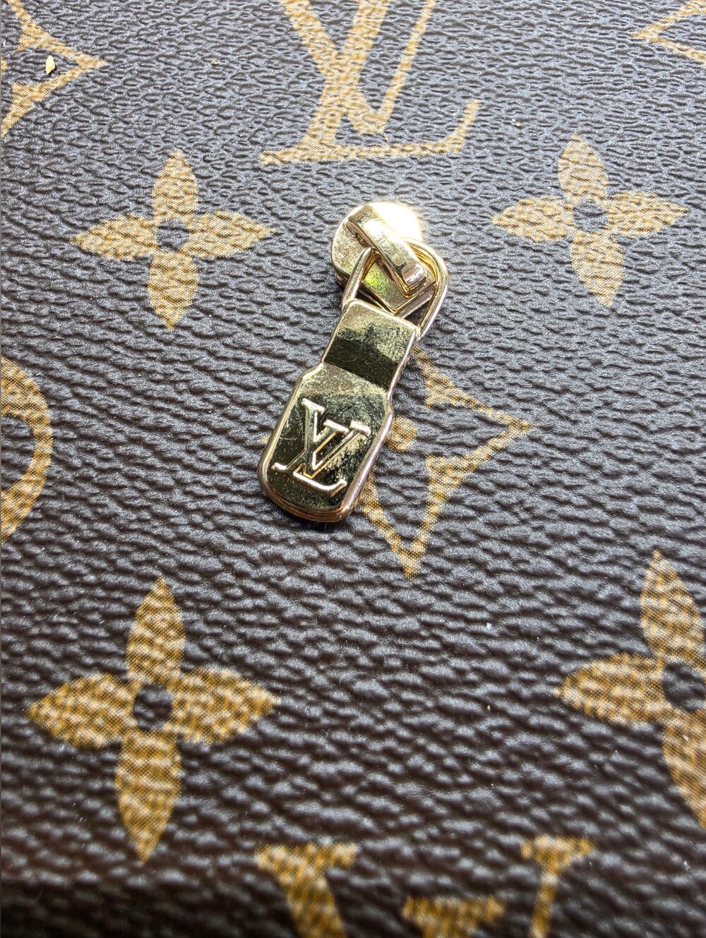 Louis Vuitton Gold Zipper Pull with LV Logo